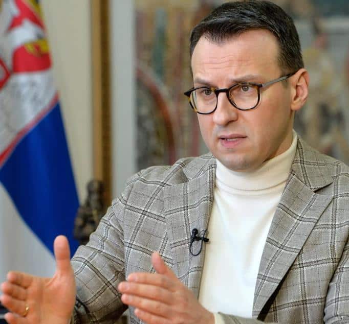 “NJIHOV CILJ JE DA GRAĐANI MISLE KAO ŠOLAK I ĐILAS!” Petar Petković osudio današnje targetiranje medija od strane blokadera: Očekujemo reakciju Evrope!