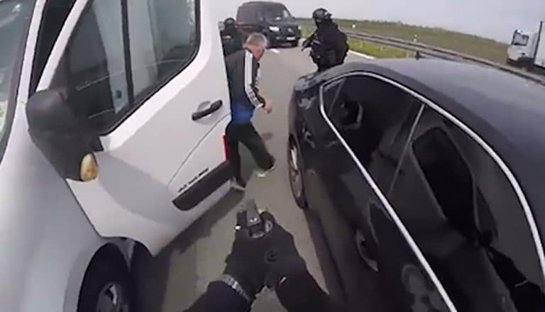 VELIKA ZAPLENA DROGE U NOVOM SADU: U velikoj akciji UKP zaplenjeno je 10 kg kokaina velike vrednosti!  Pogledajte kako je pao jedan od dilera! (FOTO, VIDEO)