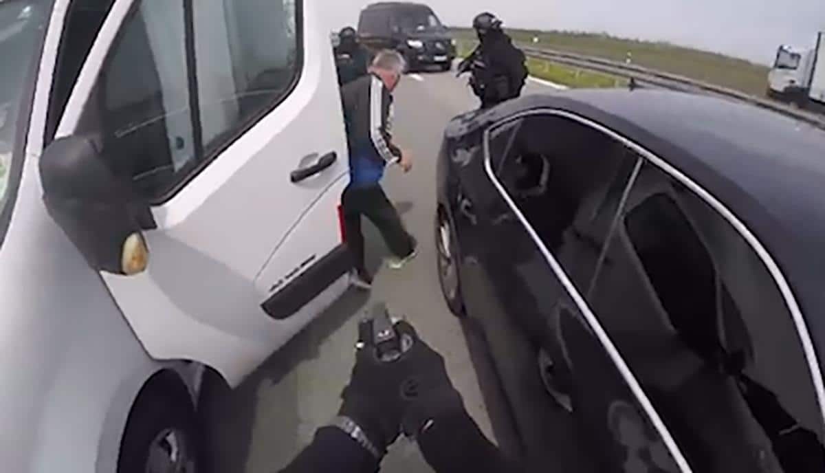 VELIKA ZAPLENA DROGE U NOVOM SADU: U velikoj akciji UKP zaplenjeno je 10 kg kokaina velike vrednosti!  Pogledajte kako je pao jedan od dilera! (FOTO, VIDEO)