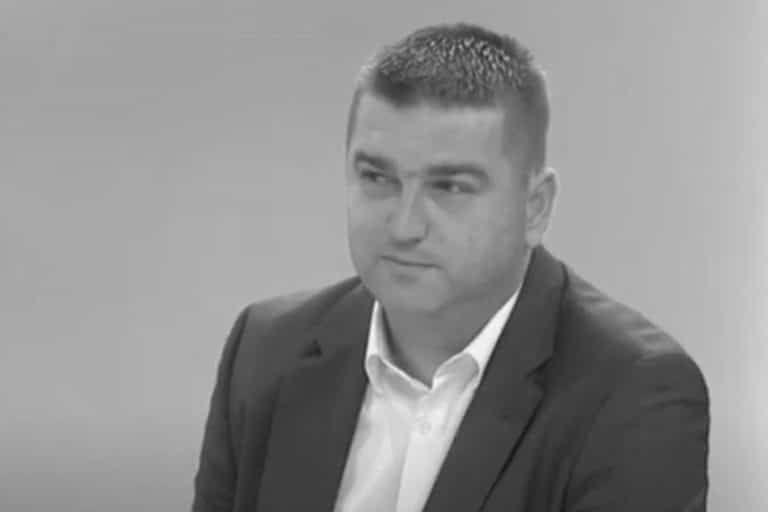 OVO JE NARODNI POSLANIK SRĐAN TODOROVIĆ KOJI JE DANAS POGINUO: U stravičnom udesu mu stradali ŽENA I DETE! Detalji jezive saobraćajke u Republici Srpskoj (FOTO)