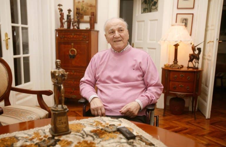 Ovo je unuk legendarnog Bate Živojinovića: Ime nosi po slavnom dedi, studira na Sorboni, a izrastao je u pravog frajera (FOTO)