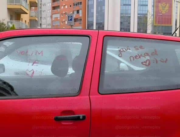 NATPIS NA PROZORU AUTOMOBILA RAZNEŽIO REGION: “Ljubav očigledno ne bira ni mesto, ni vreme, ni način…” (FOTO)