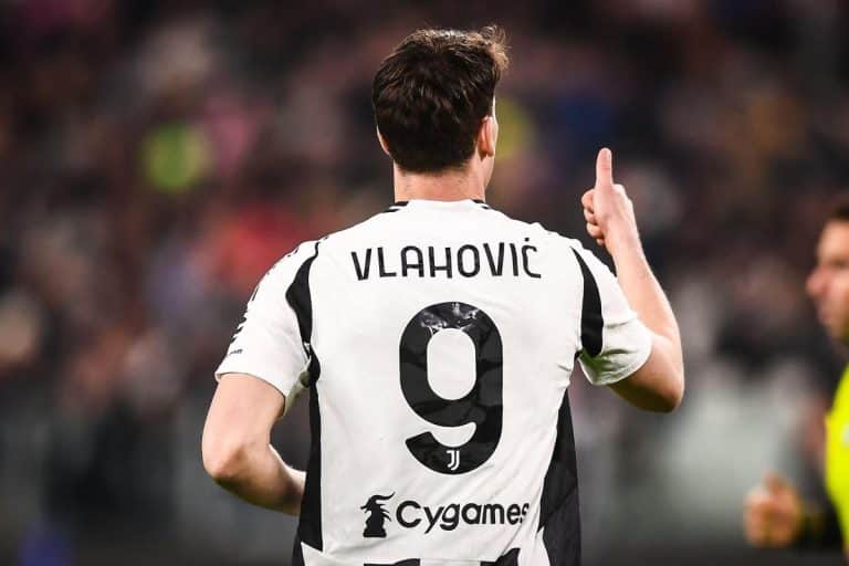 VLAHOVIĆ NAJPLAĆENIJI FUDBALER U ITALIJI! Otkriveno koliko zarađuje srpski reprezentativac!