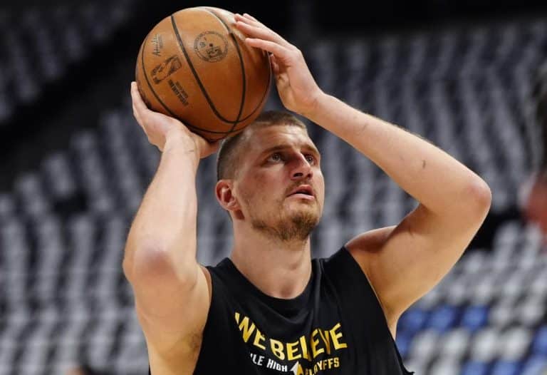 JOKIĆ IZAŠAO U POSEBNOJ MAJICI PRED MEČ SA KLIPERSIMA: Poruka je i više nego jasna! (FOTO)