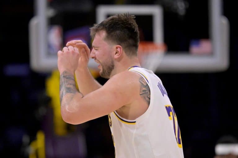 LUKA DONČIĆ NA UDARU NAVIJAČA POSLE ŠOKANTNOG PORAZA LEJKERSA! Slovenac na meti žestokih kritika, “razapeli” ga zbog OVOGA!