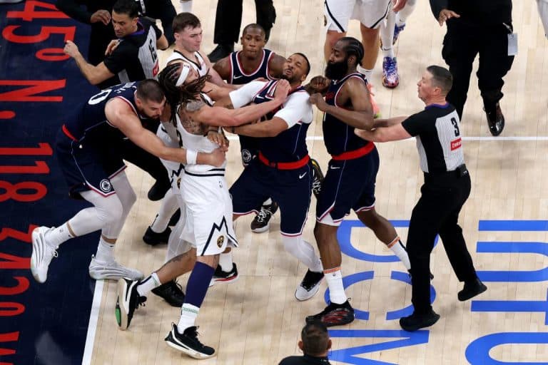 NAJLUĐA UTAKMICA IKADA! Opšta tuča, Jokićevo epsko čudo i pobeda Denvera kakvu NBA liga nikada nije videla! Ljudi, šta se ovo izdešavalo?!