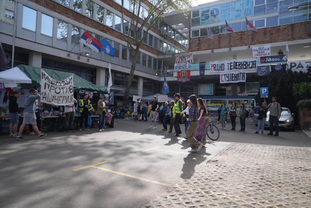STUDENTI BLOKADERI NISU DOPUSTILI SMENU OBEZBEĐENJA U OBJEKTIMA RTS! Nastavljaju sa haosom, nisu svesni ogromne OPASNOSTI zbog svog bahaćenja