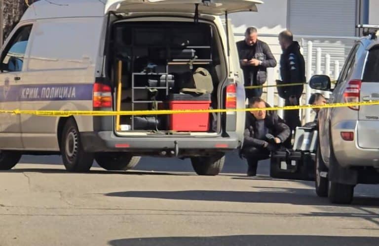 NEPOZNATI MUŠKARAC SEO U KAFIĆ. NARUČIO 2 PIĆA A ONDA IZVRŠIO MILIONSKU PLJAČKU Nesvakidašnji slučaj potresa region! Ovako je sve izveo u samo 6 MINUTA