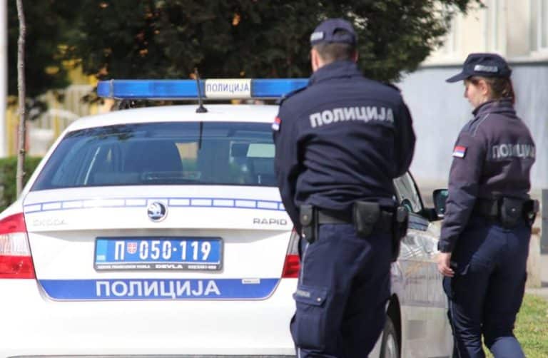 POLICIJA UPALA U NELEGALNU KLADIONICU KOD BAČA, EVO ŠTA JE SVE ODUZETO! Protiv vlasnika (28) biće podneta krivična prijava