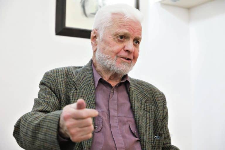 “Kad bih gledao sve predstave koje sam napisao, nikad ne bih bio kod kuće” Ovako je govorio Ljuba Simović za Kurir, njegov trag u srpskoj kulturi je večan