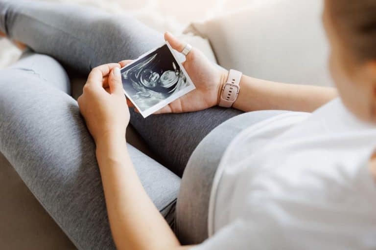 S mužem je odabrala savršeno ime za bebu, ali onda joj se srušio svet: “Ostala sam u šoku kada sam saznala odakle mu inspiracija”