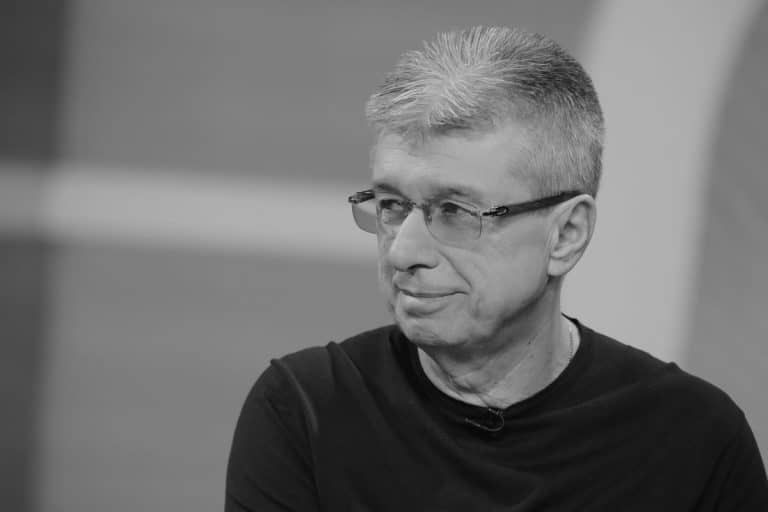 SAŠA POPOVIĆ JE NAPISAO HIT PEVAČU SA KOJIM DO SMRTI NIJE PRIČAO! Posvađali se pre skoro 30 godina i nikada se nisu pomirili, a ova pesma se i dalje sluša!