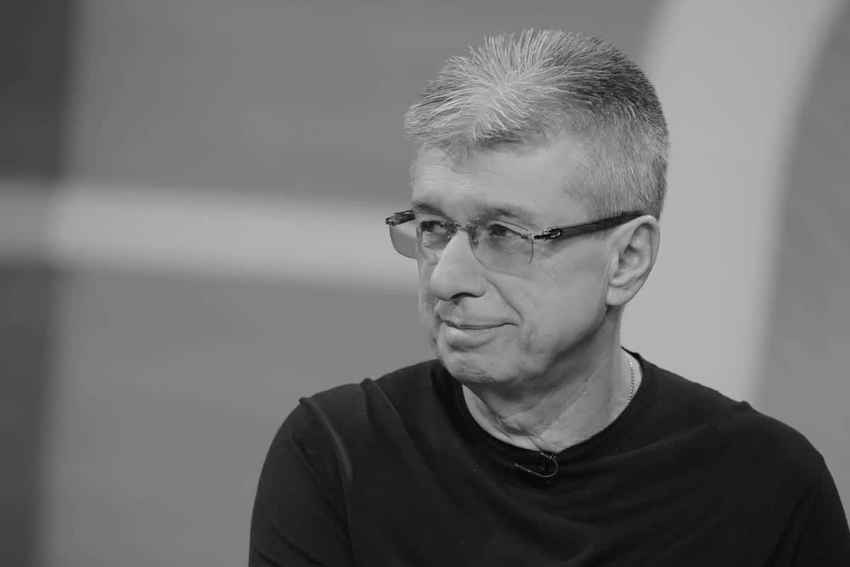 SAŠA POPOVIĆ JE NAPISAO HIT PEVAČU SA KOJIM DO SMRTI NIJE PRIČAO! Posvađali se pre skoro 30 godina i nikada se nisu pomirili, a ova pesma se i dalje sluša!