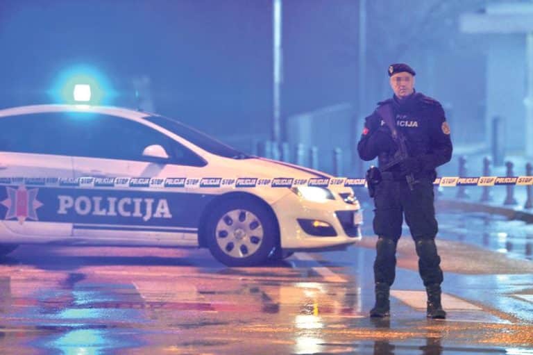 DVOJICA MESARA I STOLAR IZ SRBIJE PLANIRALI LIKVIDACIJU U KOTORU: Trojici Beograđana određen pritvor do 30 dana i prebačeni su u zatvor u Spužu!
