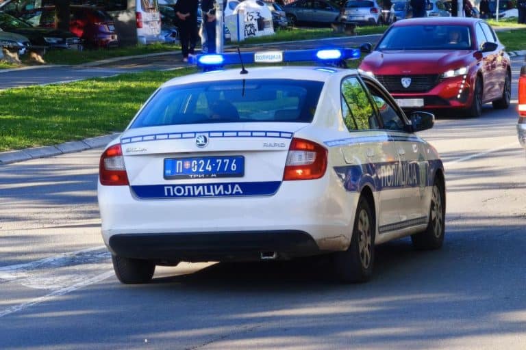 MUŠKARAC SE ZABARIKADIRAO U BEOGRADSKOM MOTELU, PRETIO DA ĆE DA ISEČE VENE: Velika drama, pregovori trajali dva sata!