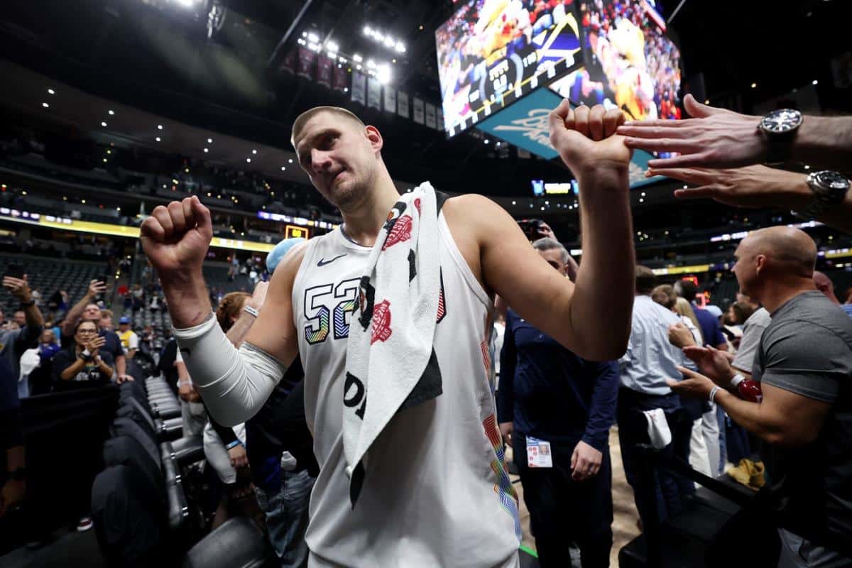 “JOKIĆA JE NEMOGUĆE ČUVATI – ON JE GENIJE!” NBA as progovorio o nezaustavljivom Srbinu: Mislim da igram dobro protiv njega, a onda pogledam statistiku…