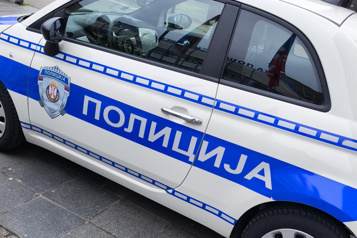 ŽENI SLOMLJENA LOBANJA I PRŠLJENOVI! Detalji užasa u Arilju: Nasilnik gurnuo niz stepenice i komšinicu koja je prišla da pomogne povređenoj,DETE (7) SVE GLEDALO