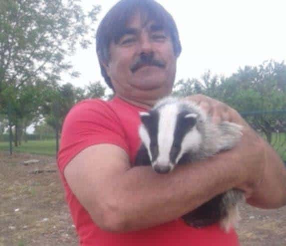 DOMAĆIN MIROLJUB IZ RAKINCA IMA LJUBIMCA KAKVOG NEMA NIKO! S njim i ručak podeli iz istog tanjira (FOTO)