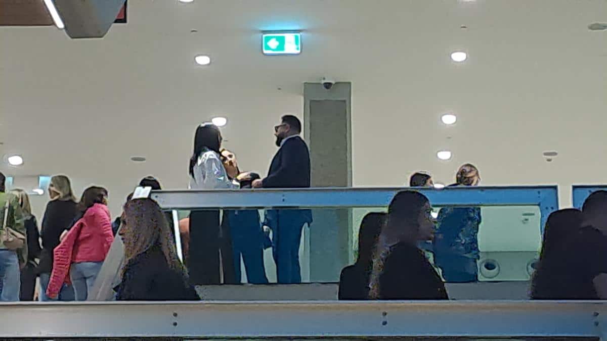 S KIM SMO TO UHVATILI EDITU NA KONCERTU MARIJE ŠERIFOVIĆ?! Muškarac koji je u svetu estrade, poznat po vezi s pevačicom, a evo kako su se ponašali (PAPARACO)