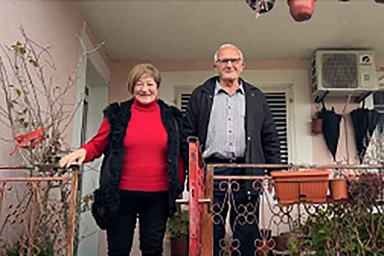 SONJA IMA 57, NJEN MARKO 69 I PRE MESEC DANA DOBILI SU PRVO DETE Priča koja je obišla region i pokazala da ljubav i vera čine čuda: Ponosna mama otkrila detalje