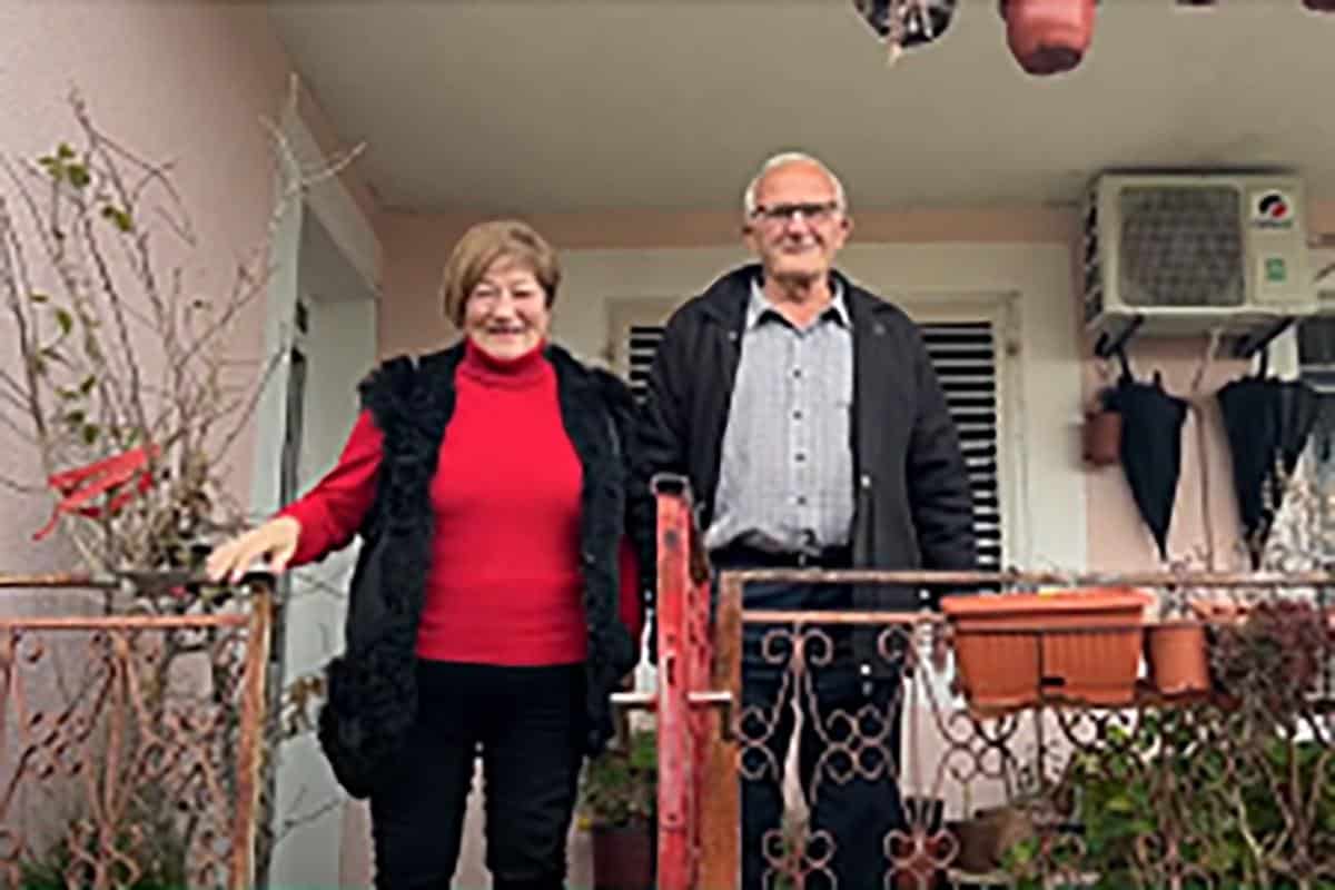 SONJA IMA 57, NJEN MARKO 69 I PRE MESEC DANA DOBILI SU PRVO DETE Priča koja je obišla region i pokazala da ljubav i vera čine čuda: Ponosna mama otkrila detalje