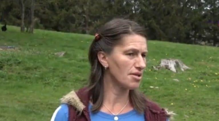 Dok drugi spavaju Dragana obavlja sve poslove! Loži ćumuranu, vozi traktor i majstor je za sir: Ovako izgleda njen dan na selu VIDEO