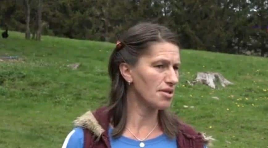 Dok drugi spavaju Dragana obavlja sve poslove! Loži ćumuranu, vozi traktor i majstor je za sir: Ovako izgleda njen dan na selu VIDEO