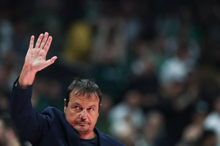 NAJGORI GUBITNIK U SVETU SPORTA! Ergin Ataman pravio haos usred meča! Turčin pobegao sa klupe, nije mogao da gleda poraz! (VIDEO)