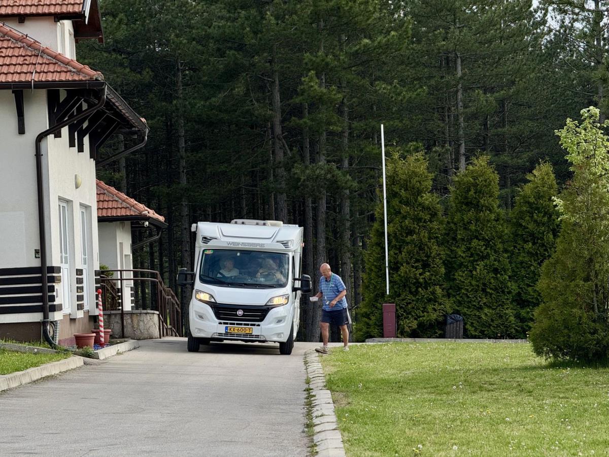 OTVORENA SEZONA: Stigli prvi kamperi iz EU na Zlatibor