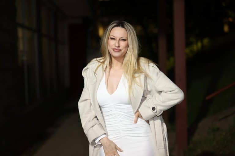 “POPRAVI ZUBE, VULGARNO SI OBUČENA” Ove reči je Snežana Đurišić uputila Radi Manojlović, to joj nikada nije zaboravila: Kao lisica, uplašiš se kad te pogleda