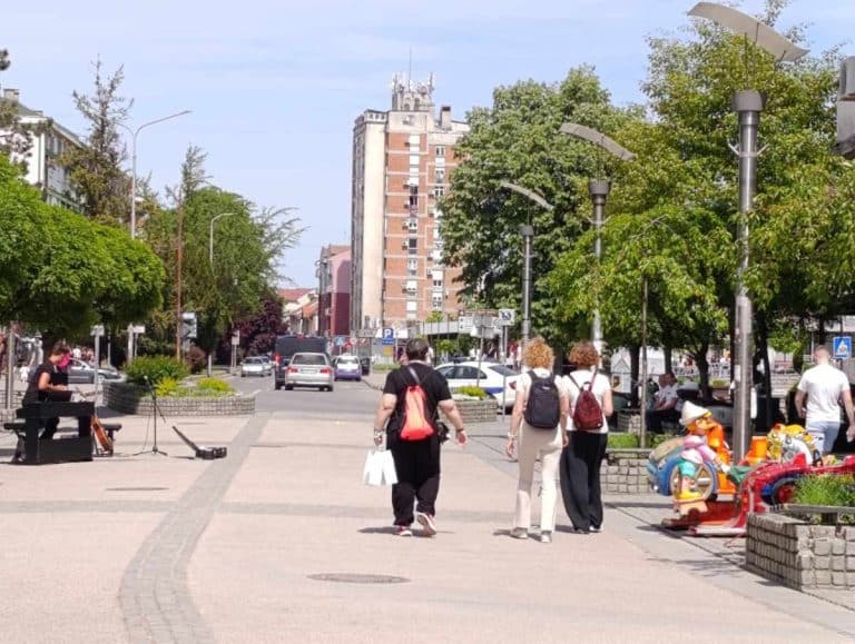 OVAJ GRAD JE DANAS NAJTOPLIJI U SRBIJI: Bilo je 29 stepeni, ljudi jedva dočekali da se razlete i uživaju!