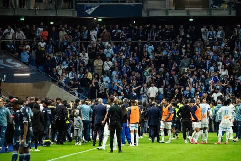 HAOS U FRANCUSKOJ! NAVIJAČI SLAVILI GOL NA TRIBINI PROTIVNIKA: Utakmica prekinuta, uplašeni ljudi bežali na teren