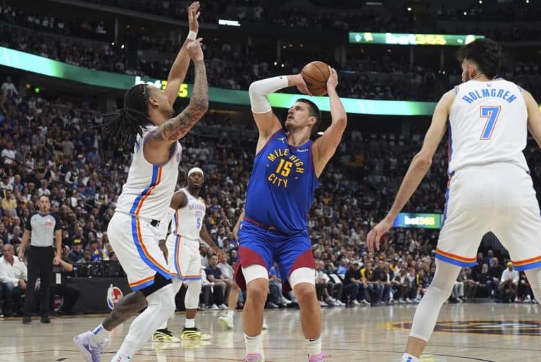 MAGIJA NAJBOLJEG NA SVETU! Pogledajte kako je Nikola Jokić bio brži od sata i pocepao mrežicu! (VIDEO)