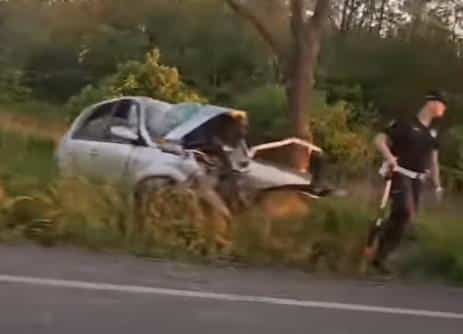 POGINUO MUŠKARAC NA PUTU SOMBOR – APATIN: Stravične scene sa mesta saobraćajne nesreće – auto totalno uništen (FOTO/VIDEO)