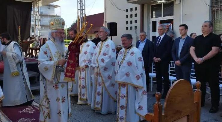 U PRISUSTVU VERNIKA, SUGRAĐANA I MEDICINSKIH RADNIKA Hram Svetog Nektarija Eginskog osveštan je u krugu Univerzitetskog kliničkog centra u Kragujevcu (FOTO)
