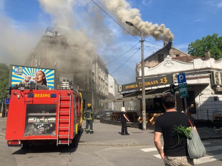 IZBIO POŽAR U BEOGRADSKOJ PIVNICI: Kulja dim iz lokala, vatrogasci se hitno uputili na lice mesta! (foto) (video)