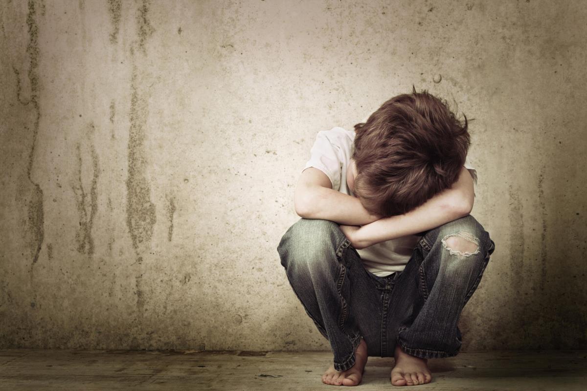 GRUPA GRAĐANA PRETUKLA PEDOFILA! Policija demantuje da je pisao devojčici (14)