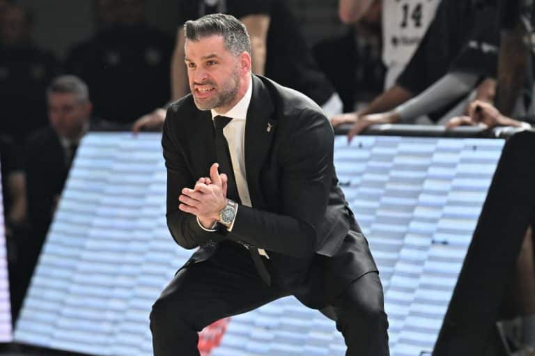 SRBIN NAPRAVIO HAOS: Fener u šoku, Bešiktaš u transu! Alimpijević “bog i batina”, pogledajte kakve ovacije je dobio od navijača! VIDEO