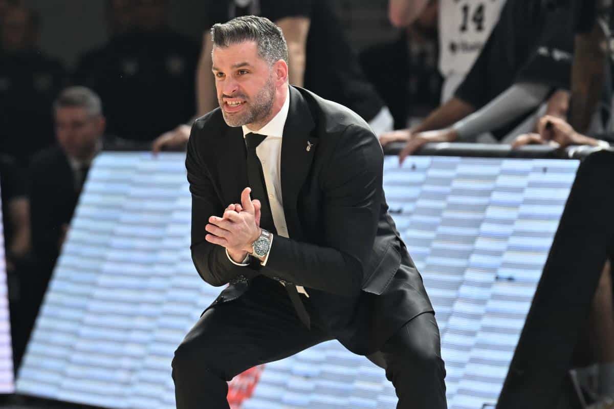 SRBIN NAPRAVIO HAOS: Fener u šoku, Bešiktaš u transu! Alimpijević “bog i batina”, pogledajte kakve ovacije je dobio od navijača! VIDEO