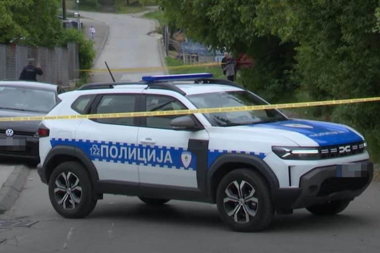 MRTAV PIJAN IZAZAZVAO TRI UDESA, PA “MERCEDESOM” SLETEO U NJIVU! Drama u Bijelini, filmska potera za paklenim vozačem!