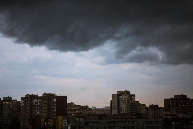 (MAPA IZ SATA U SAT) Hitno se oglasio RHMZ! Pogledajte kako olujna masa tutnji kroz Srbiju: U narednih sat vremena nepogode prvo u ovom delu zemlje (FOTO)