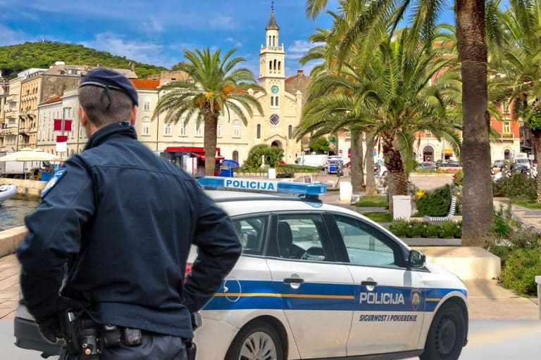 BRITANAC U DALMACIJI UDARIO GLAVOM U ZID, PA SKAKAKO PO NJEMU: Kasnije je napao policajce